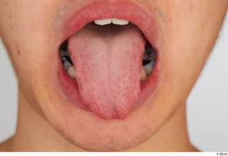 Lan tongue 0001.jpg